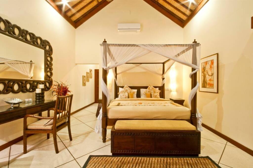 Mango - 3 Bedroom In Villa Seminyak (Bali)