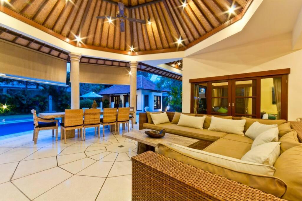 Mango - 3 Bedroom In Villa Seminyak (Bali)